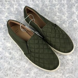 a new day Reese Quilted Green Sneakers Size 6.5